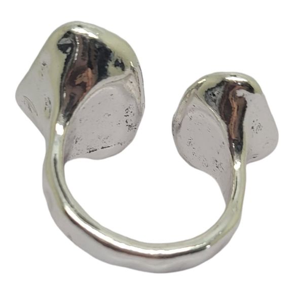 Simulated Morganite Crystal Freeform Silvertone Hammered Finish Ring - Picture 4 of 7
